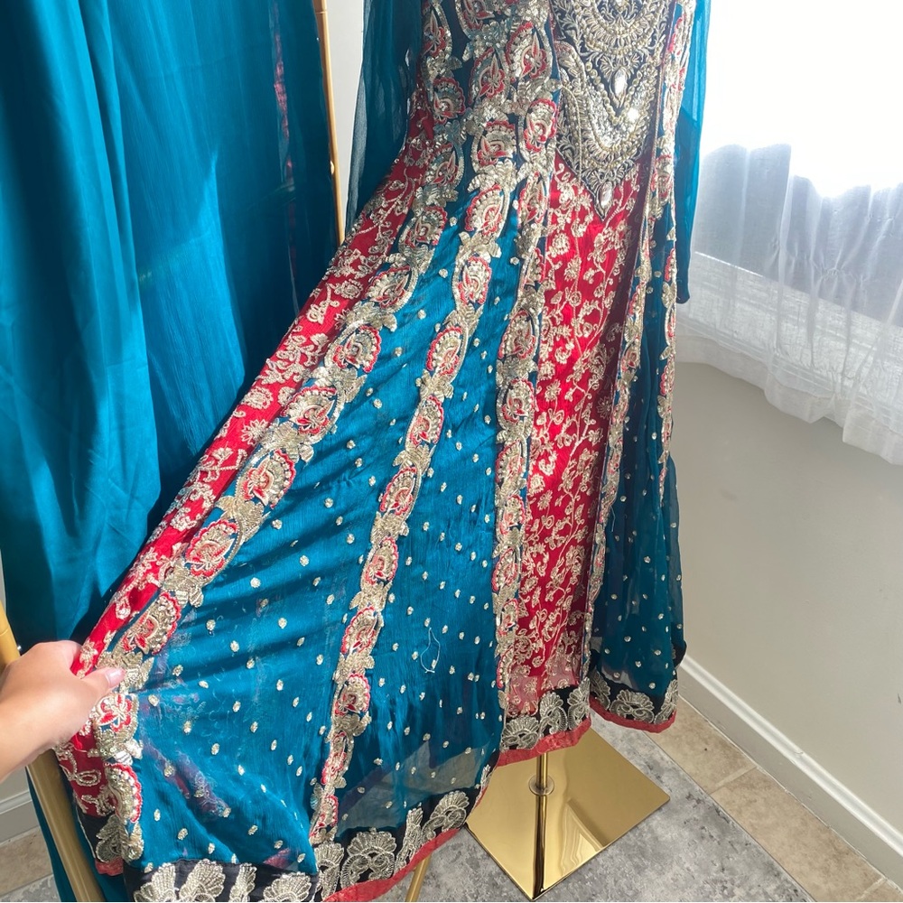 Embroidered Teal and Red Traditional Dress with Scarf shalwar kameez - Picture 5 of 7